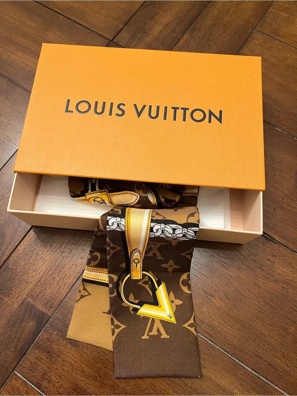 ❤️ Louis Vuitton Monogram Confidential Bandeau Silk Scarf